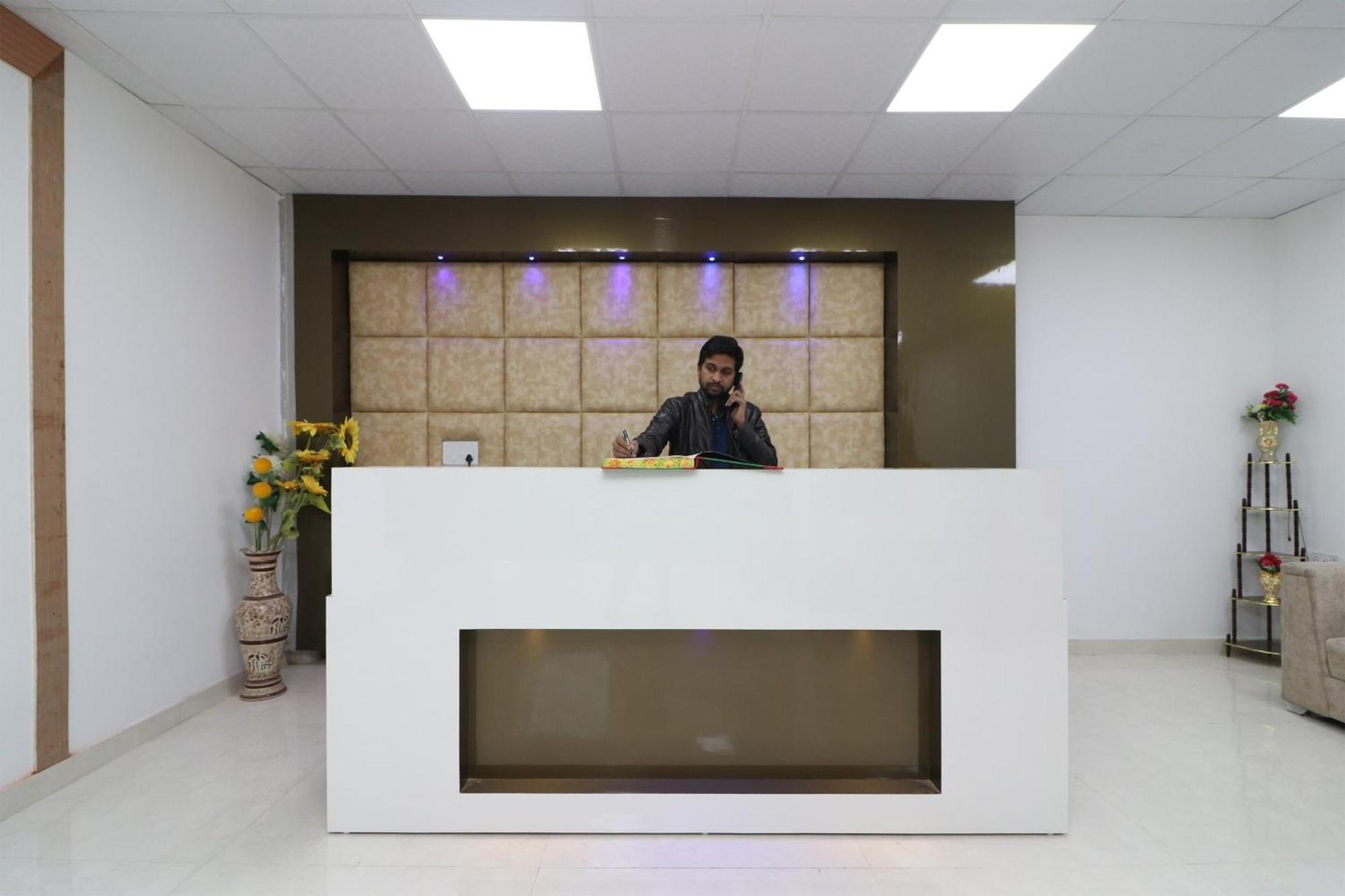 Hotel O The Grand Palace Ghaziabad Eksteriør bilde